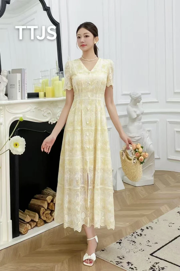 夏季新款法式高级感轻熟气质蕾丝刺绣中长连衣裙