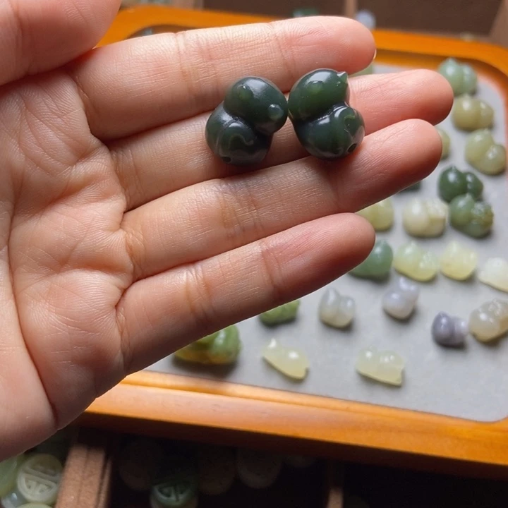 花****颈饰未镶嵌和田玉