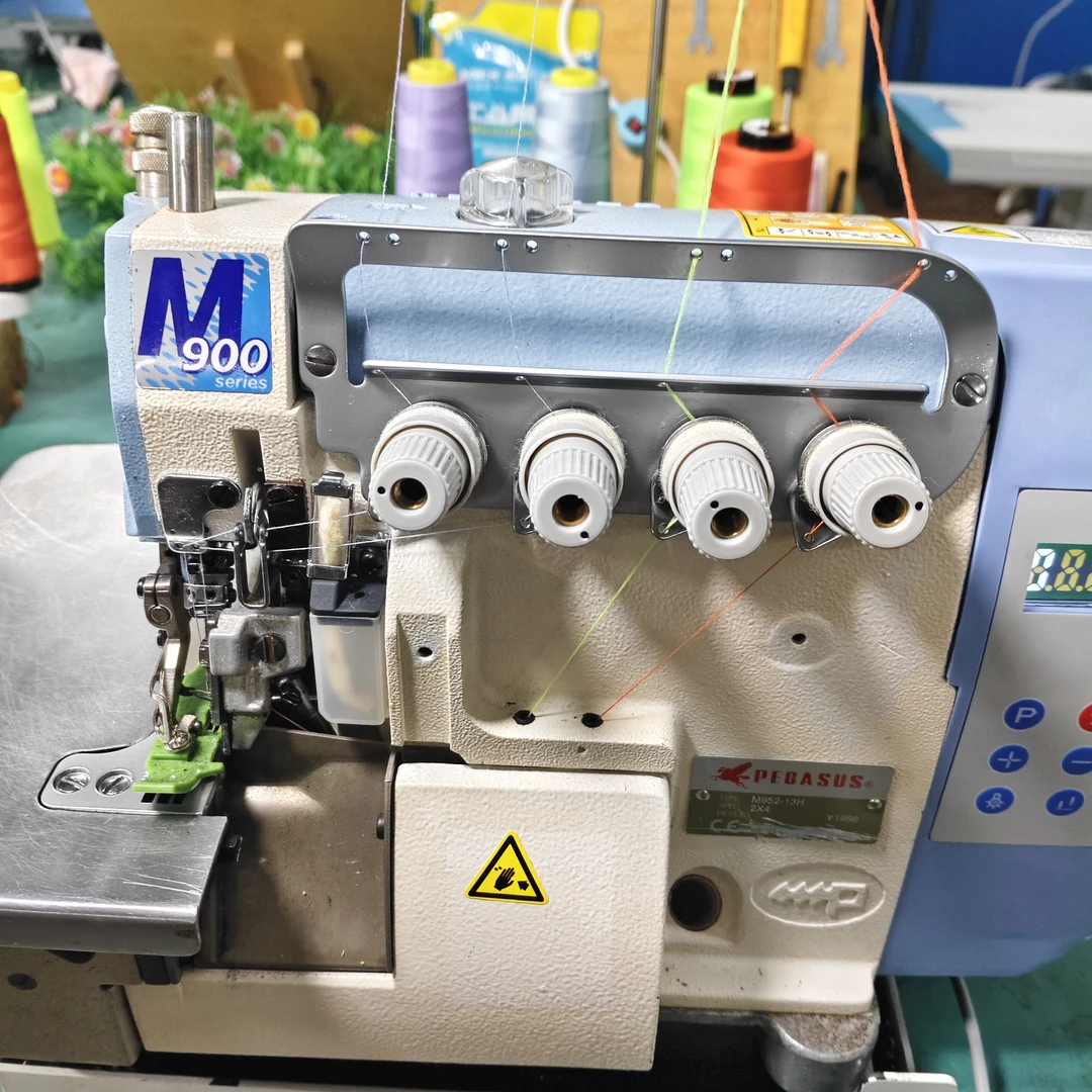 M900四线锁边机一体直驱大功率静音好线迹