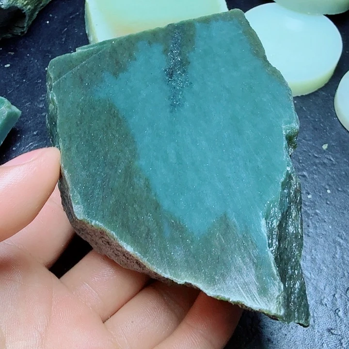 和田玉（糖玉）未镶嵌珠宝奇石