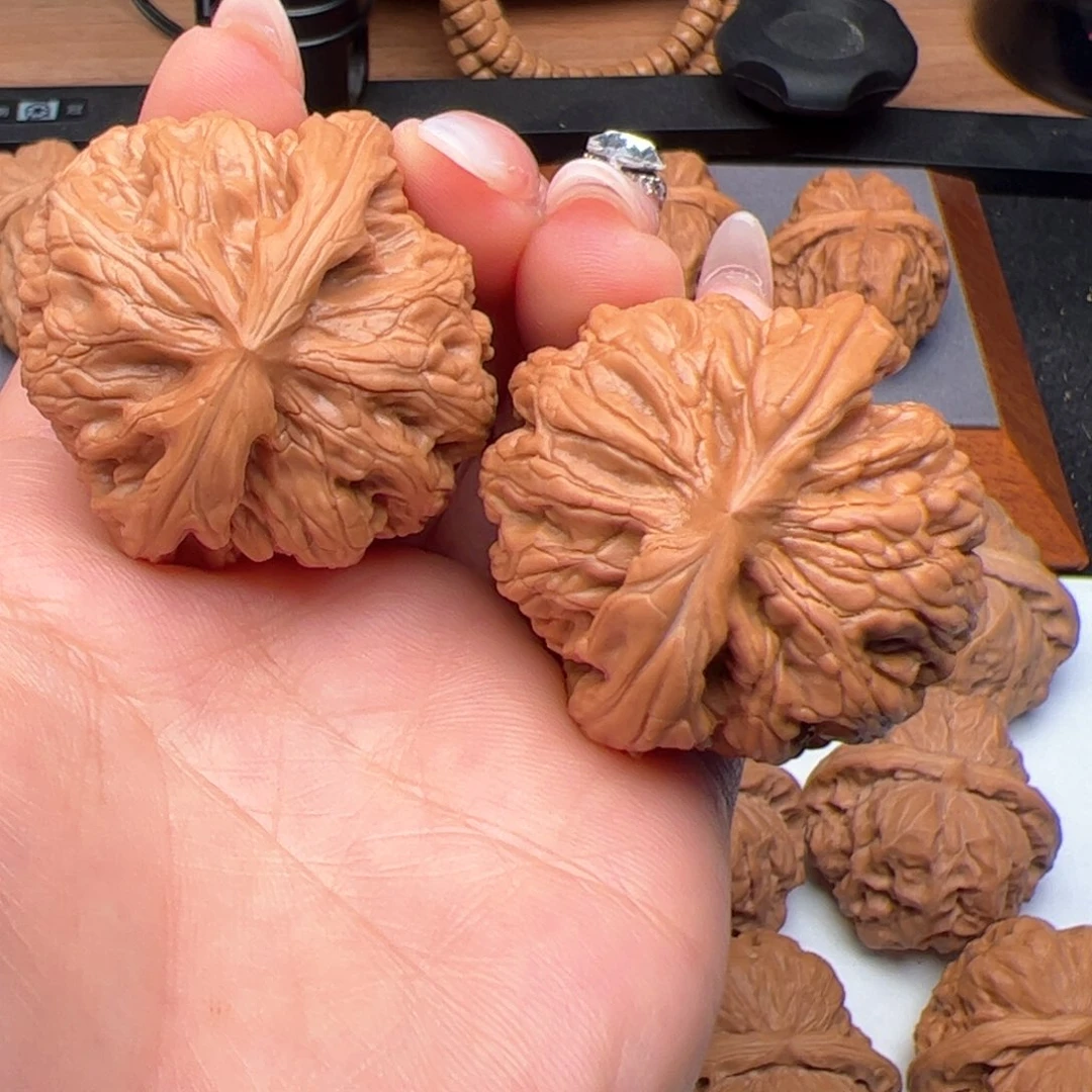 文玩核桃把件红锦鲤40