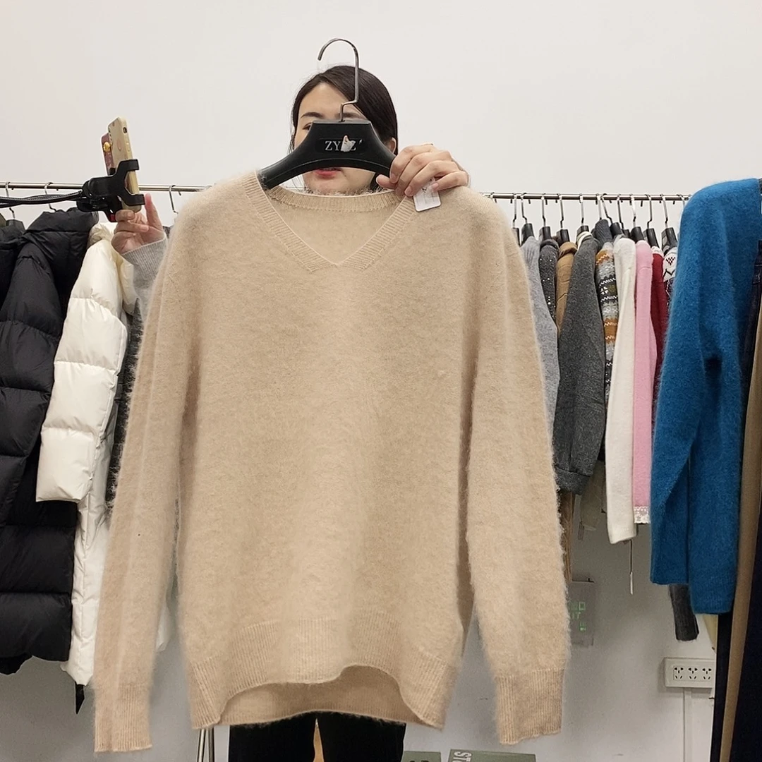 浅驼色针织衫V领羊绒衫