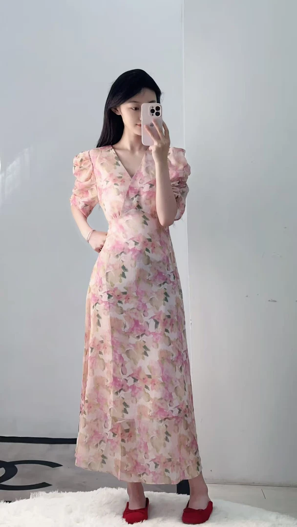 2025新款法式方领碎花裙收腰今年流行的漂亮时尚连衣裙女夏季