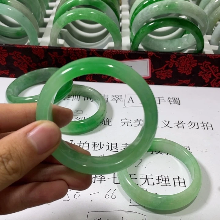 翡翠手镯未镶嵌翡翠手镯翡翠手镯