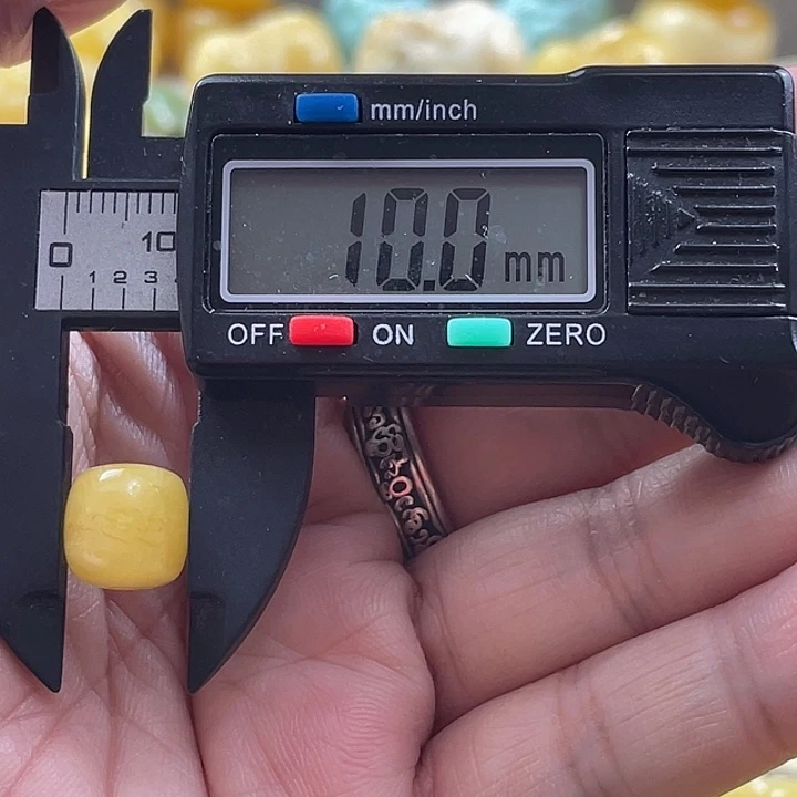 张****未镶嵌蜜蜡裸石22杂
