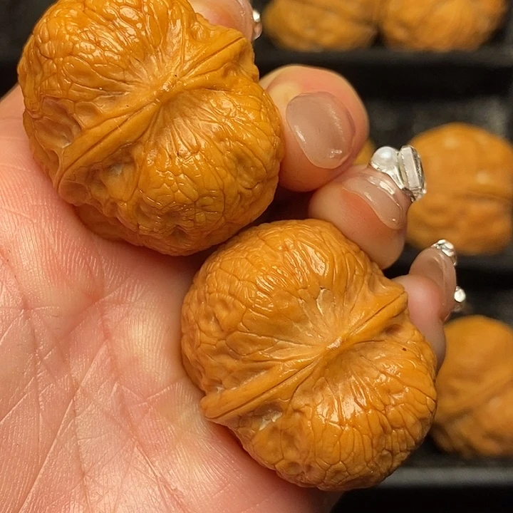 文玩核桃把件秦岭野生核桃