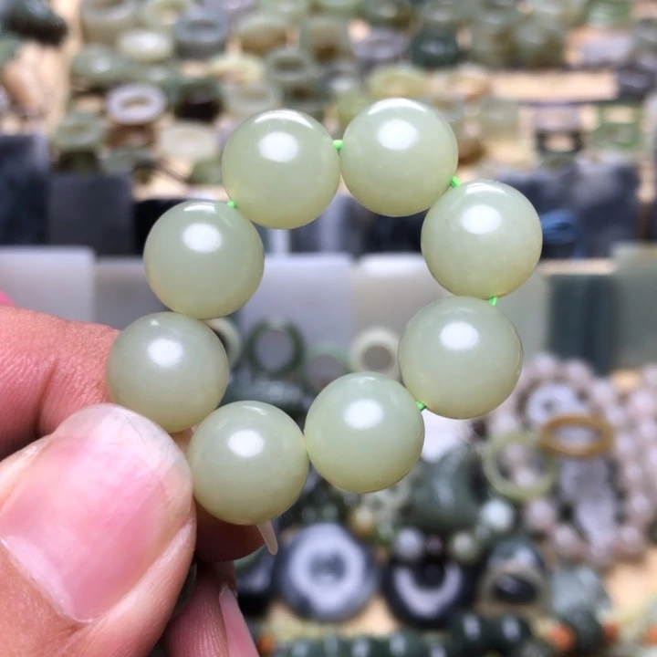 和田玉未镶嵌颈饰果*