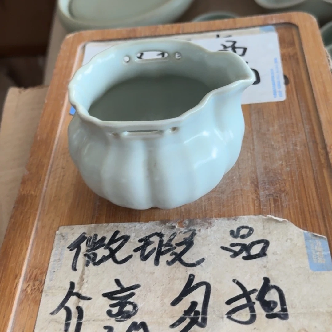 微瑕疵介意勿拍陶瓷器皿