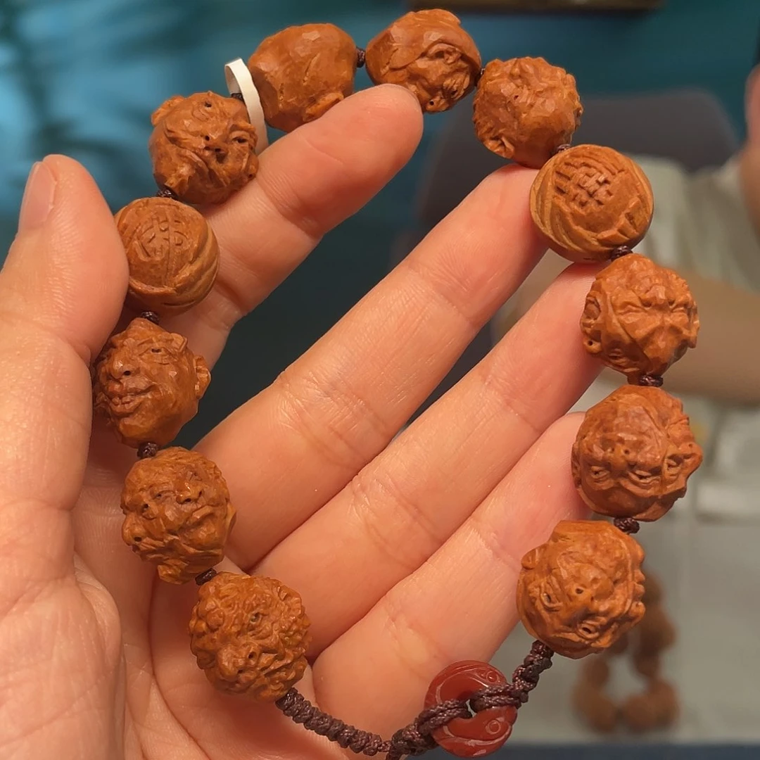 龙纹夺面罗汉核雕作品