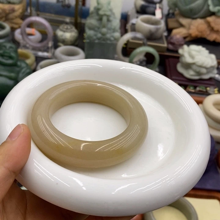 石英质玉未镶嵌手镯