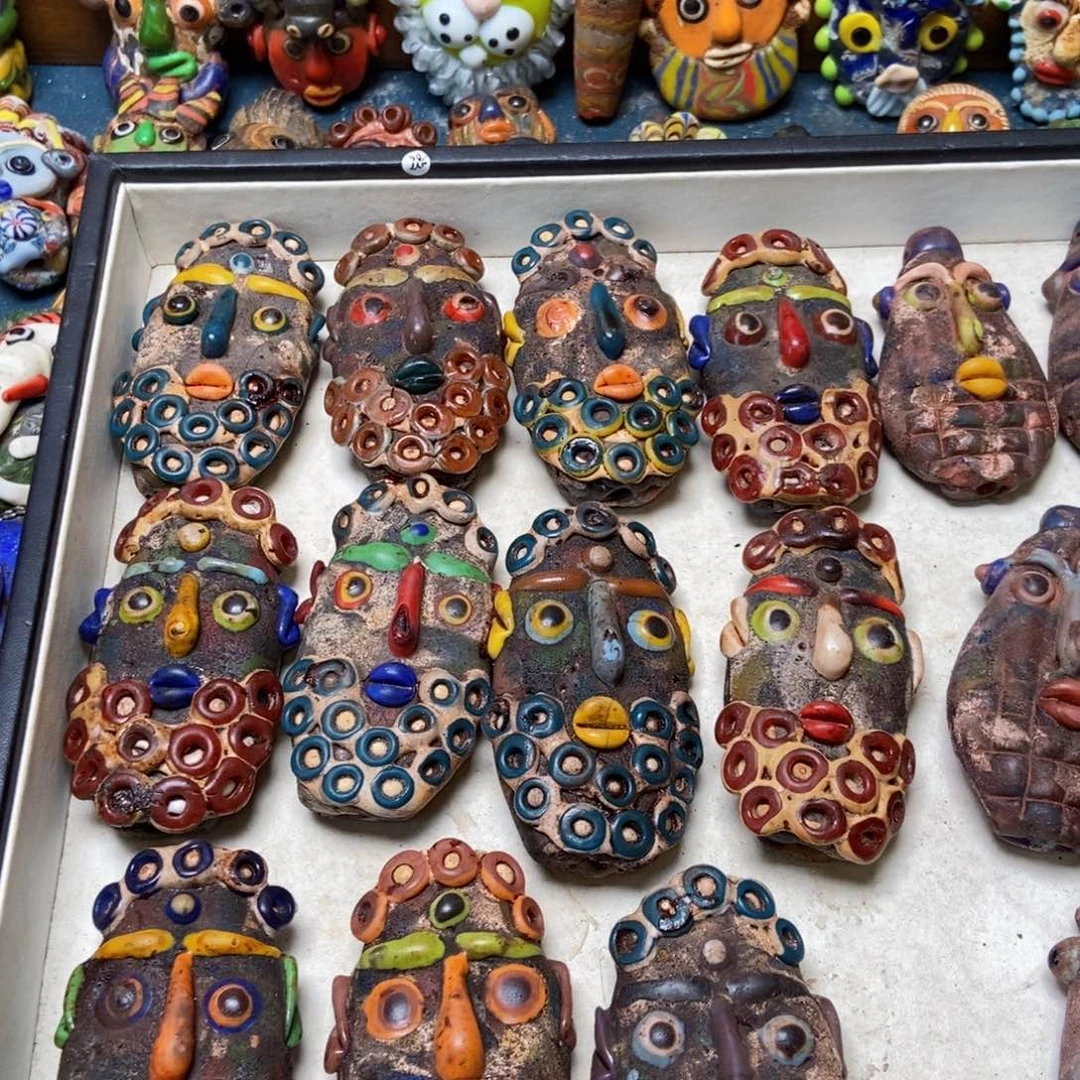 颈饰琉璃卷发胡子