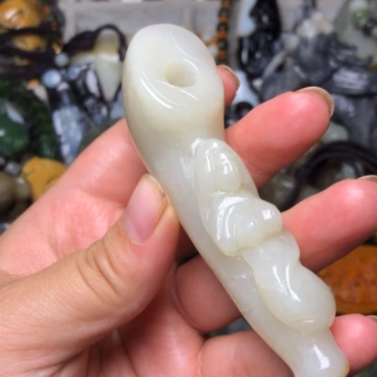 和田玉未镶嵌把件