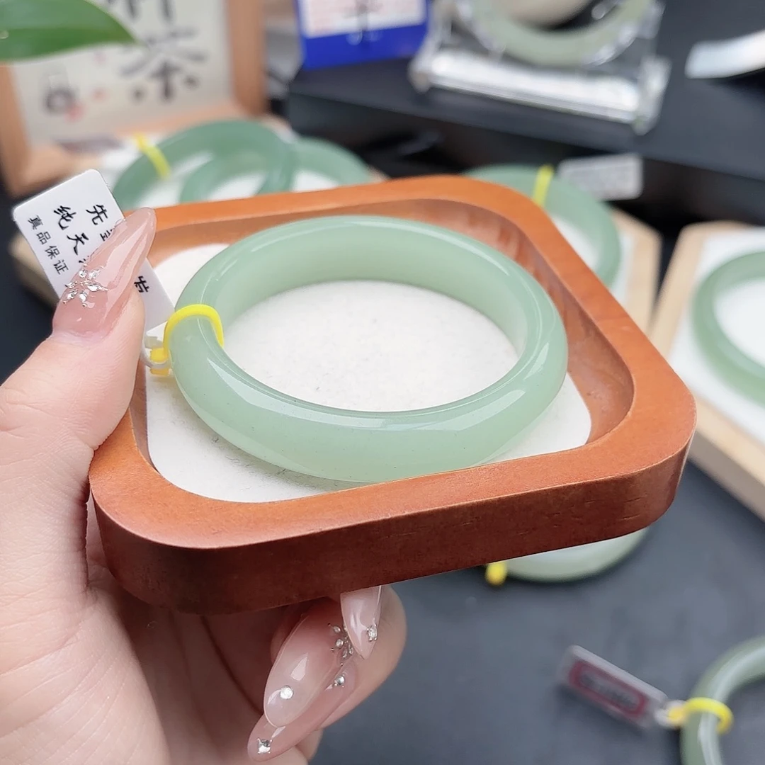 石英质玉未镶嵌手镯