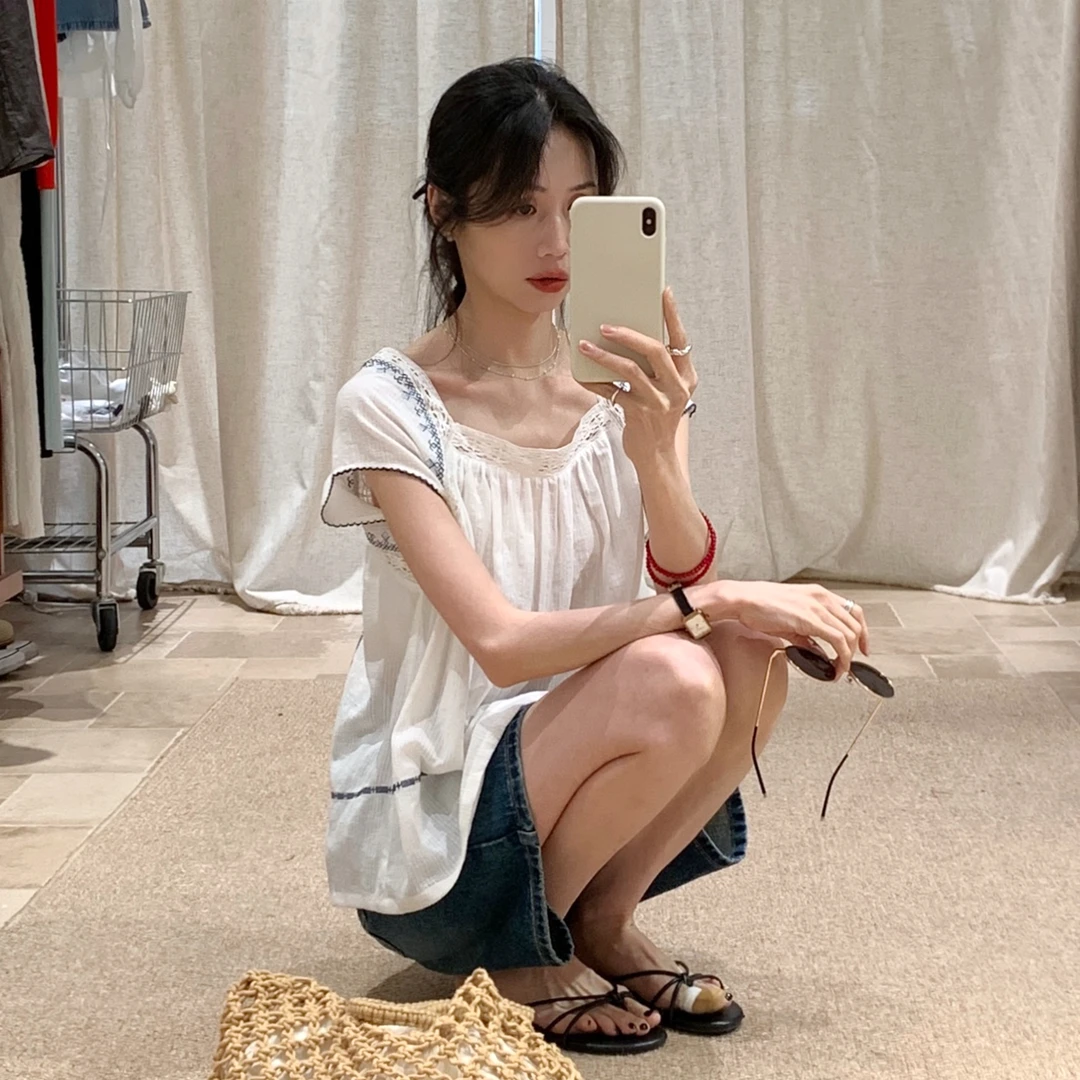 韩系白色蕾丝拼接方领衬衫女2025夏新款复古刺绣设计感上衣