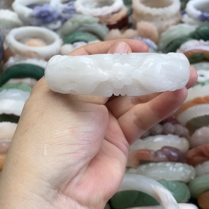 石英岩玉手镯未镶嵌