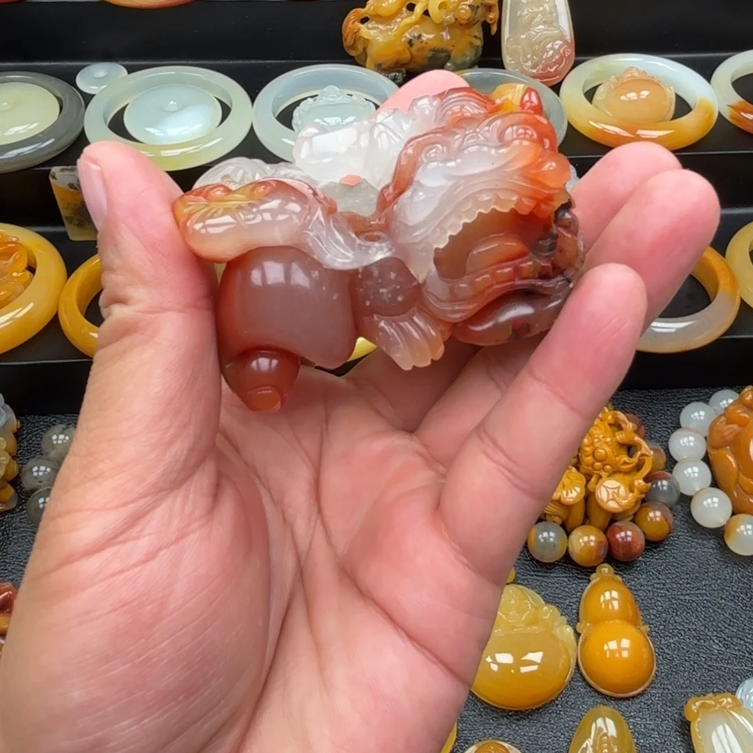 石英质玉（黄龙玉）未镶嵌颈饰