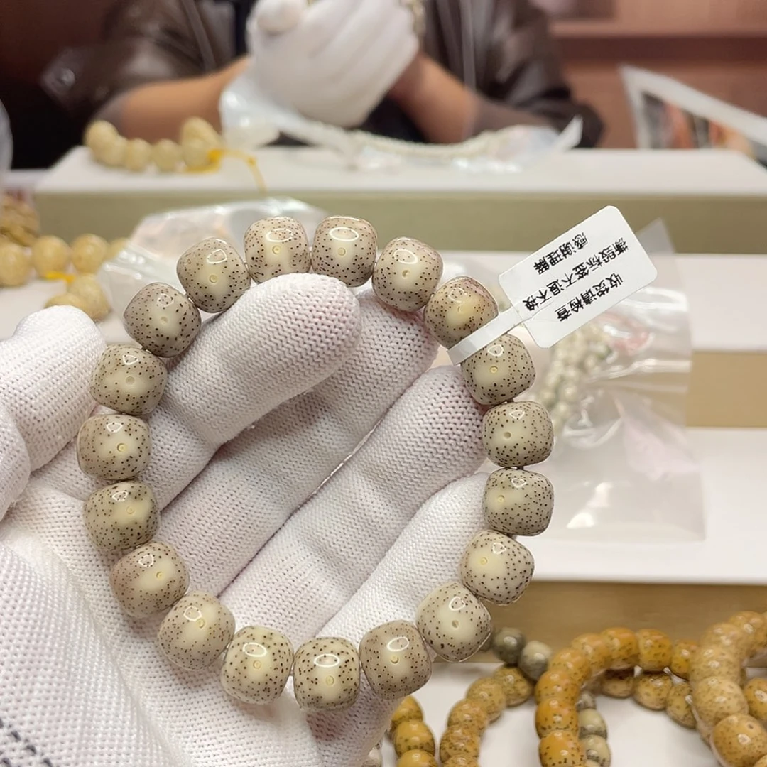 Z***吊坠星月菩提12/11石玉单圈