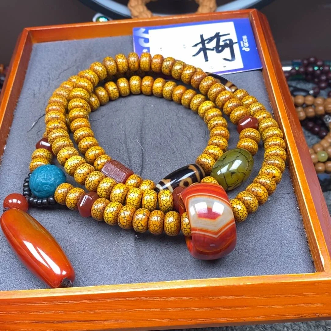 星月菩提吊坠映*红星月