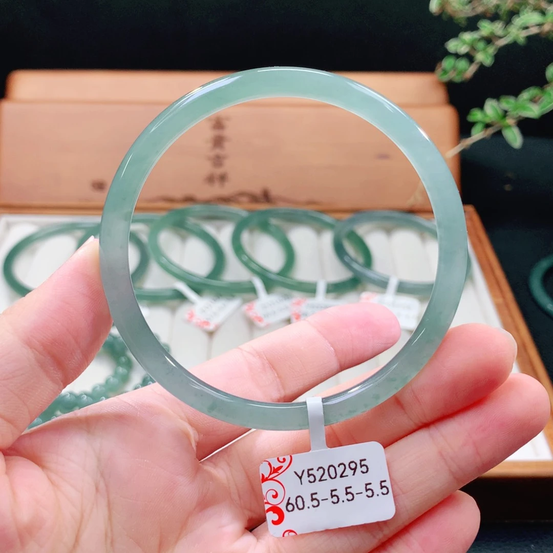 翡翠手镯（圆镯）未镶嵌