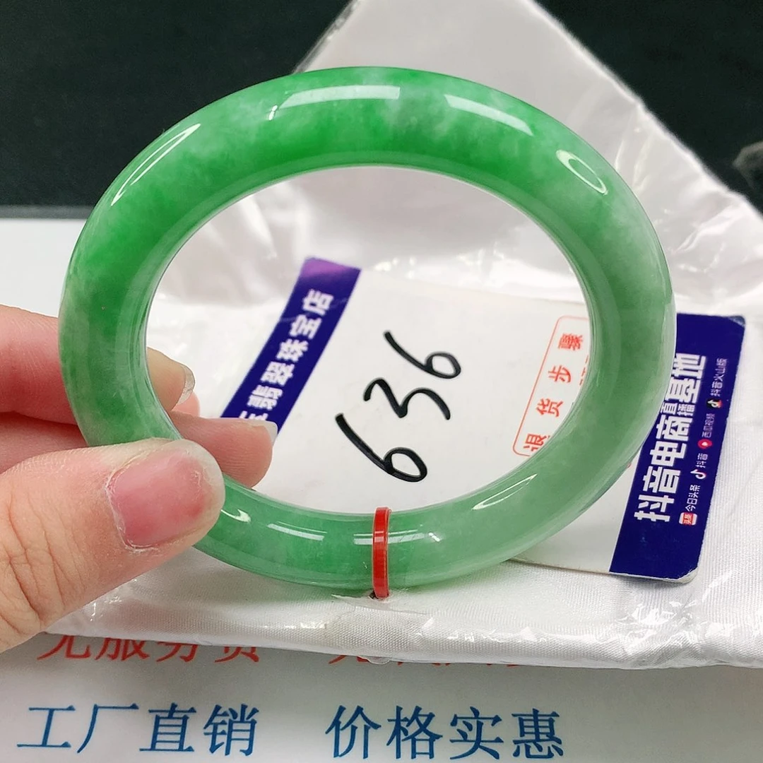 翡翠手镯未镶嵌翡翠