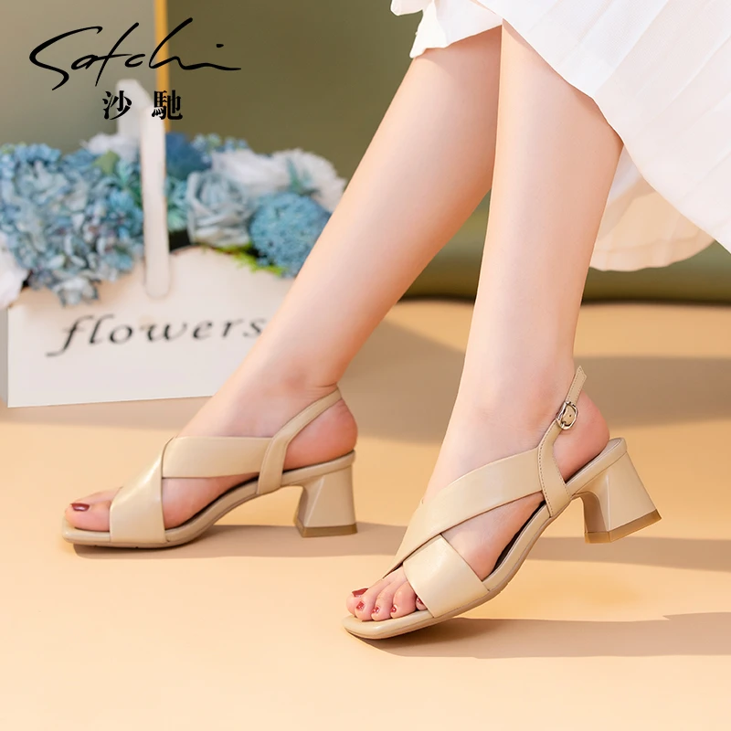 沙驰女鞋舒适粗跟夏季女凉鞋2025年新款交叉带中跟罗马鞋通勤鞋子