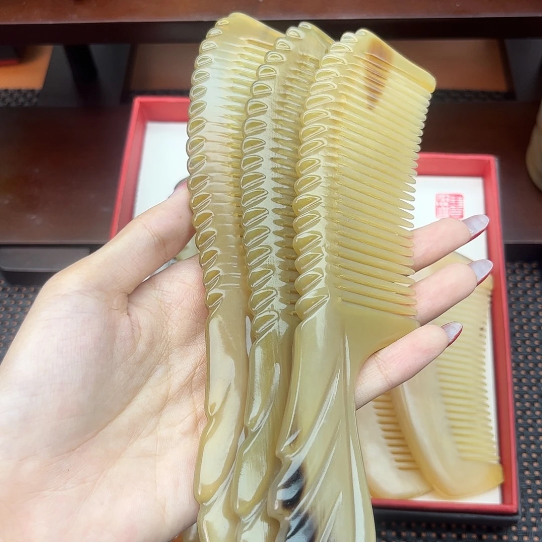 纯手工制作纯牛角梳子