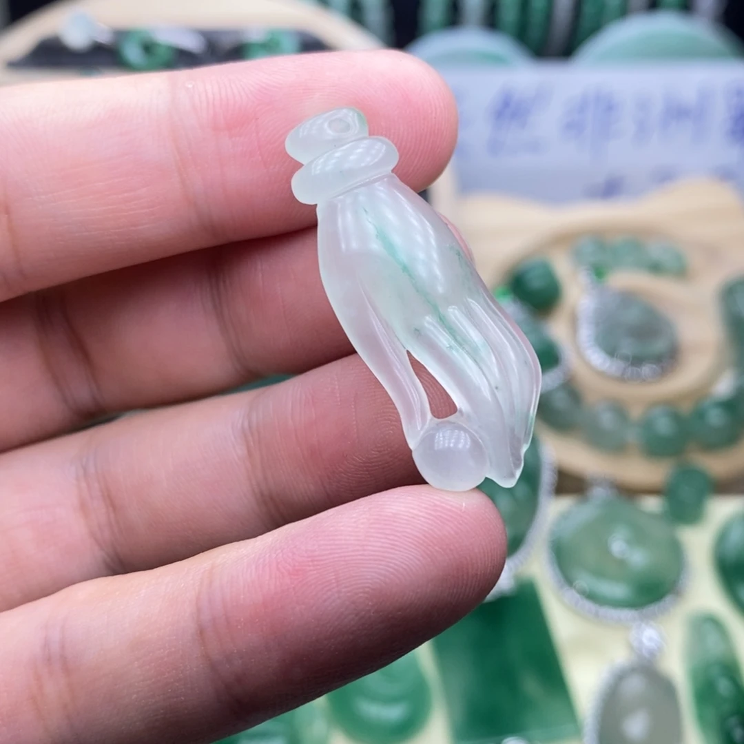 未镶嵌石英质玉（非洲翠）车挂