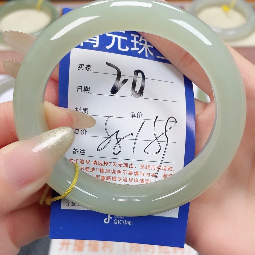 和田玉未镶嵌手镯