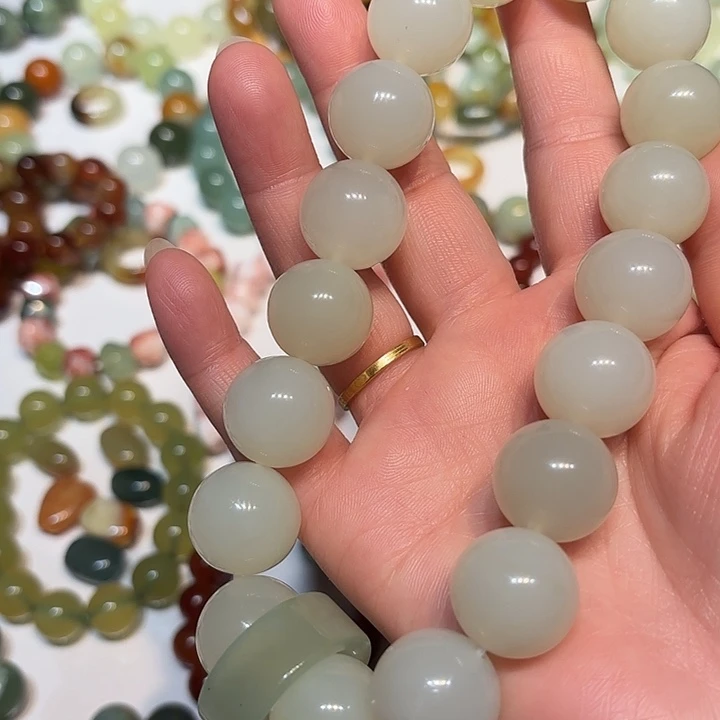 蛇纹石玉未镶嵌手持