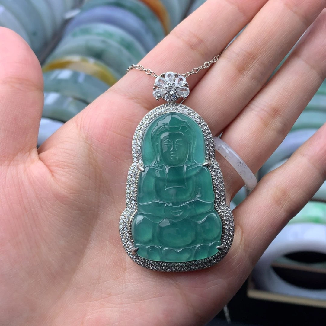 颈饰未镶嵌翡翠多样性