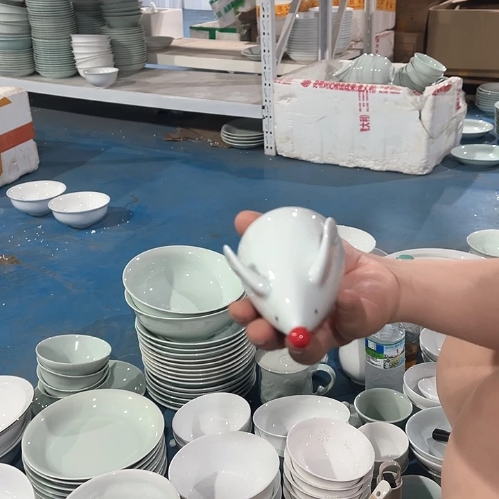 蒹***葭瓷片小老鼠一个,包邮