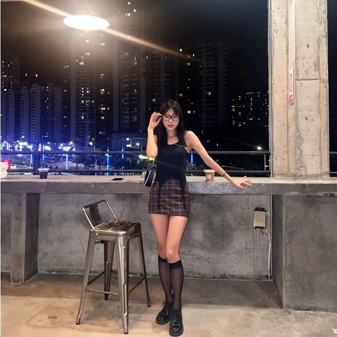 苏苏服饰性感网红辣妹