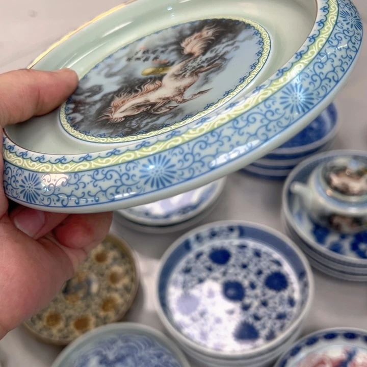 瓷片白粉彩梦马大壶承