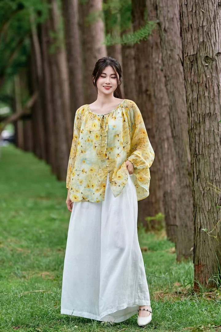 2025夏季新款文艺复古苎麻防晒圆领系带印花珠扣宽松小衫女时尚
