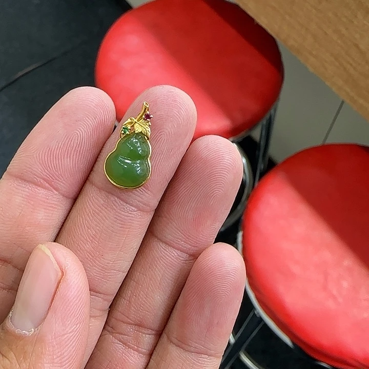 和田玉（碧玉）颈饰18K金镶嵌