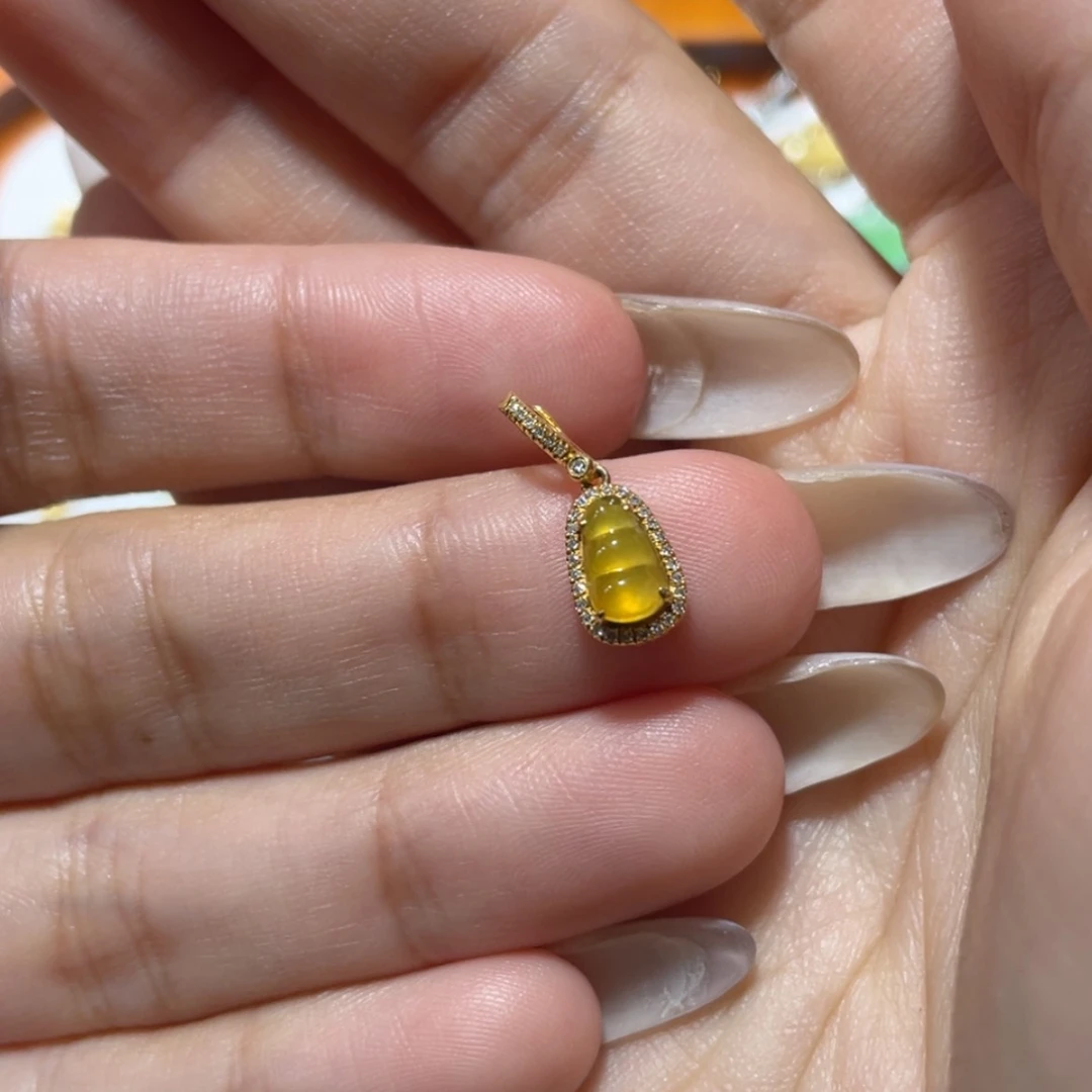 【闪购商品】颈饰18K金镶嵌翡翠