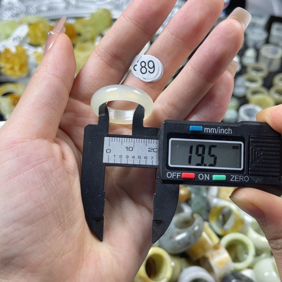 蛇纹石玉未镶嵌戒指