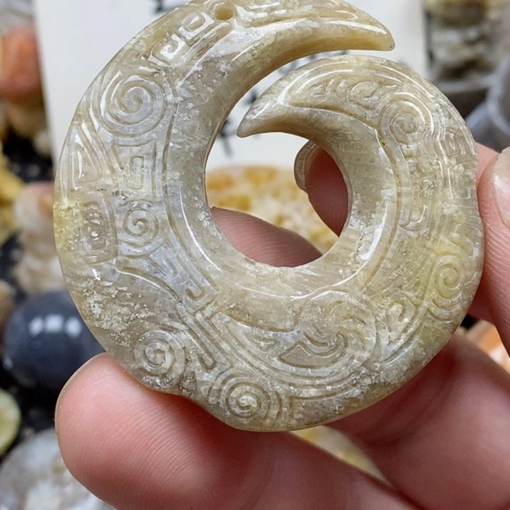 颈饰未镶嵌硅化珊瑚（珊瑚玉）有瑕