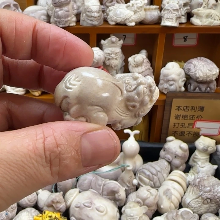 非金属配饰鹿角雕刻貔貅