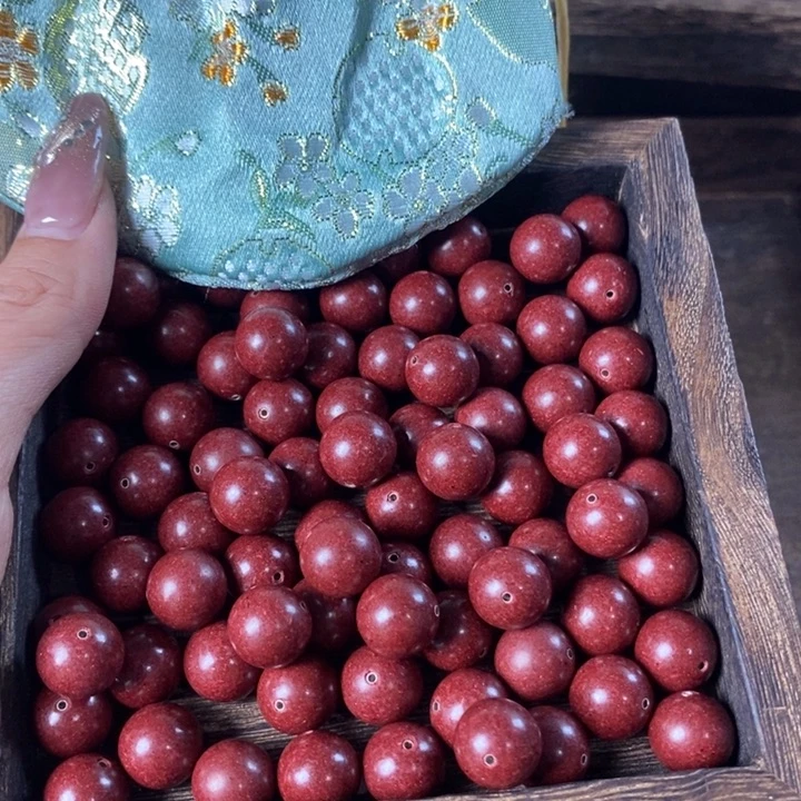 泥塑花蕊夫人1.2银管瑕疵珠香包约50克