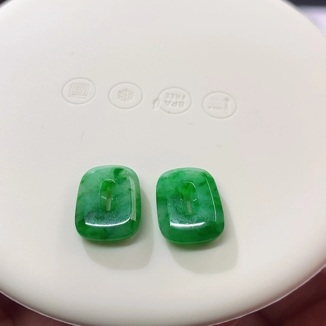 翡翠裸石一对绿福贝