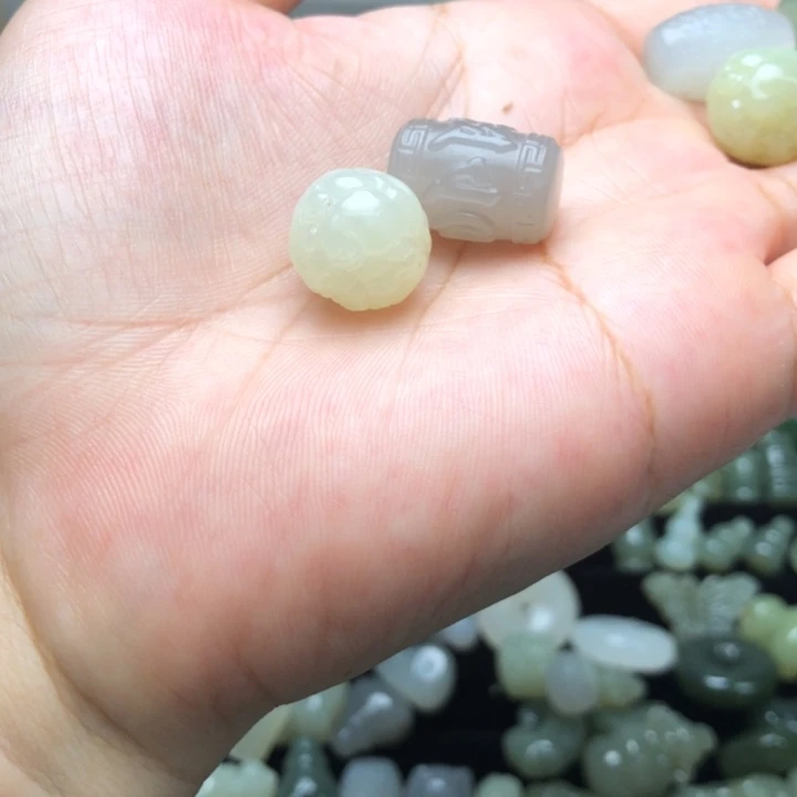 气***丫颈饰未镶嵌和田玉