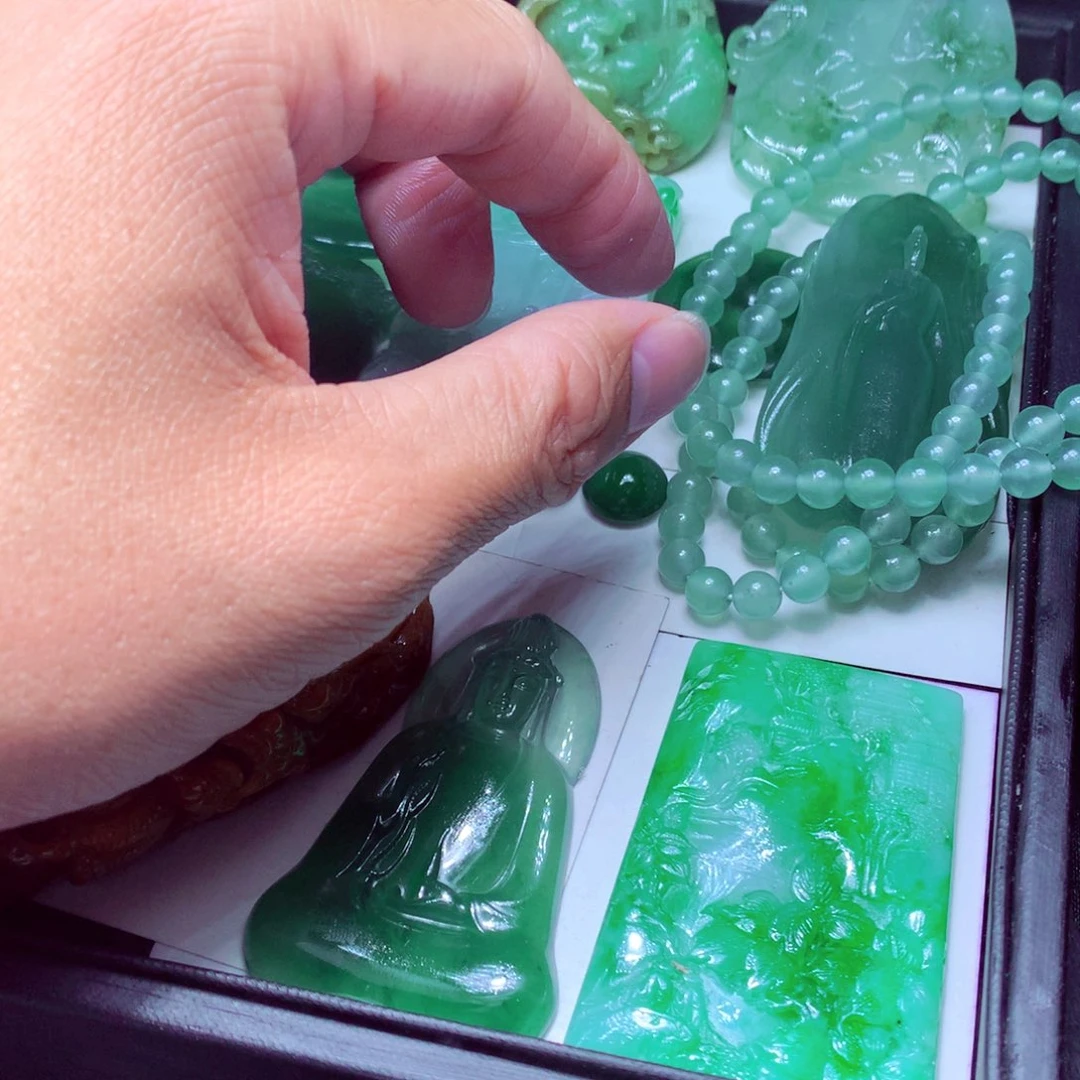 墨****定制翡翠未镶嵌天然翡翠A货毛货挂件