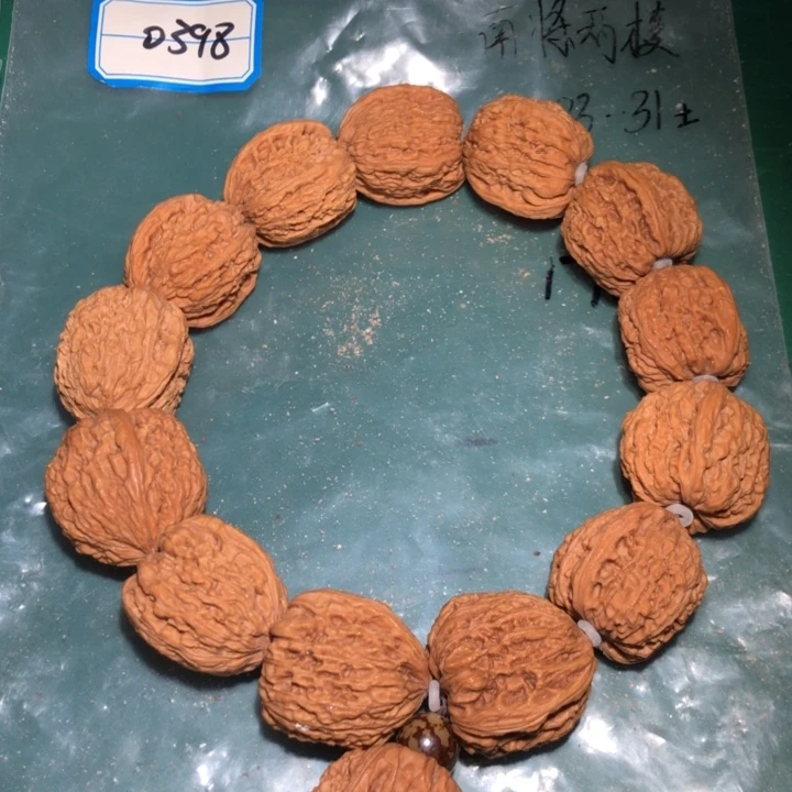 文玩核桃吊坠南疆手持398
