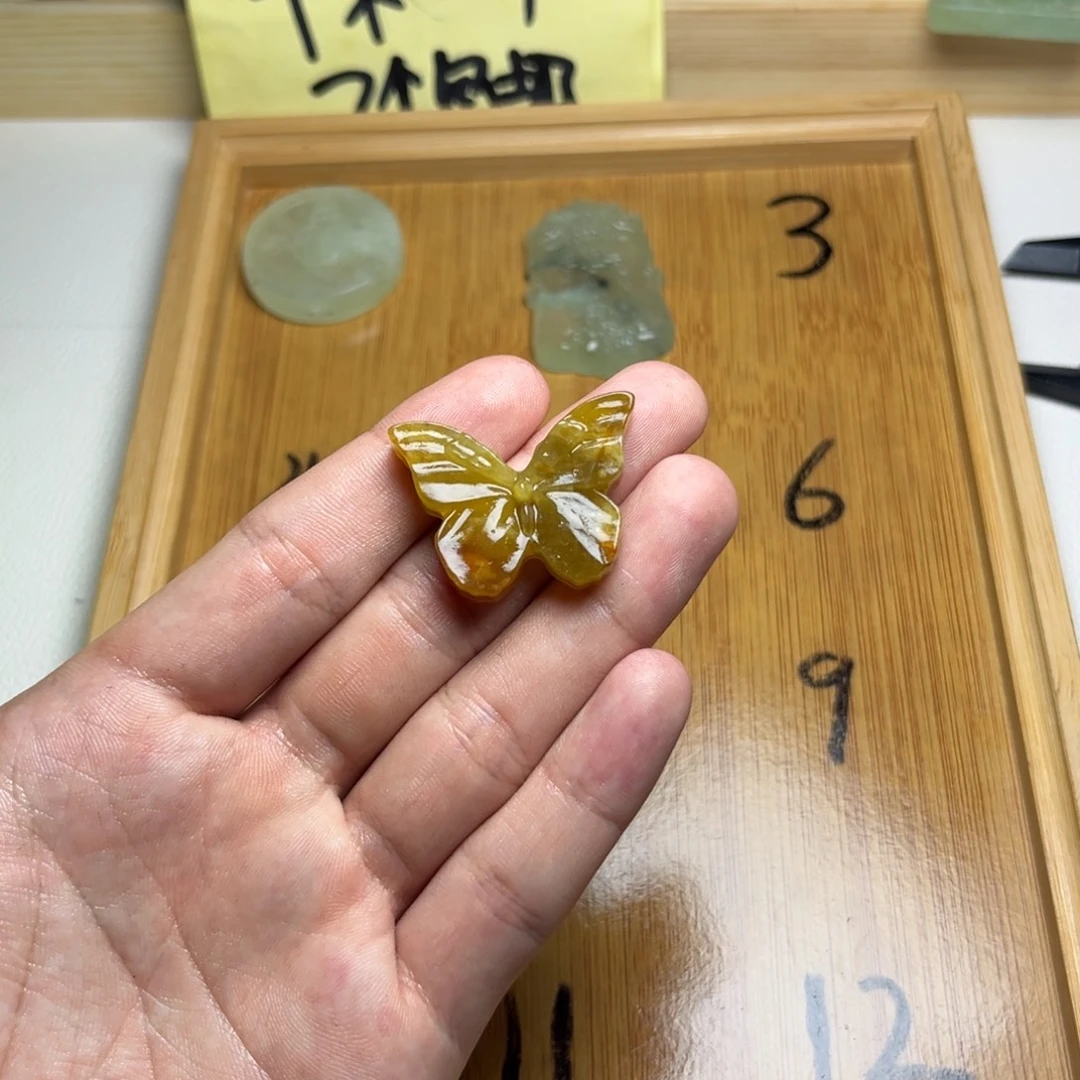 福***三蛇纹石玉未镶嵌颈饰