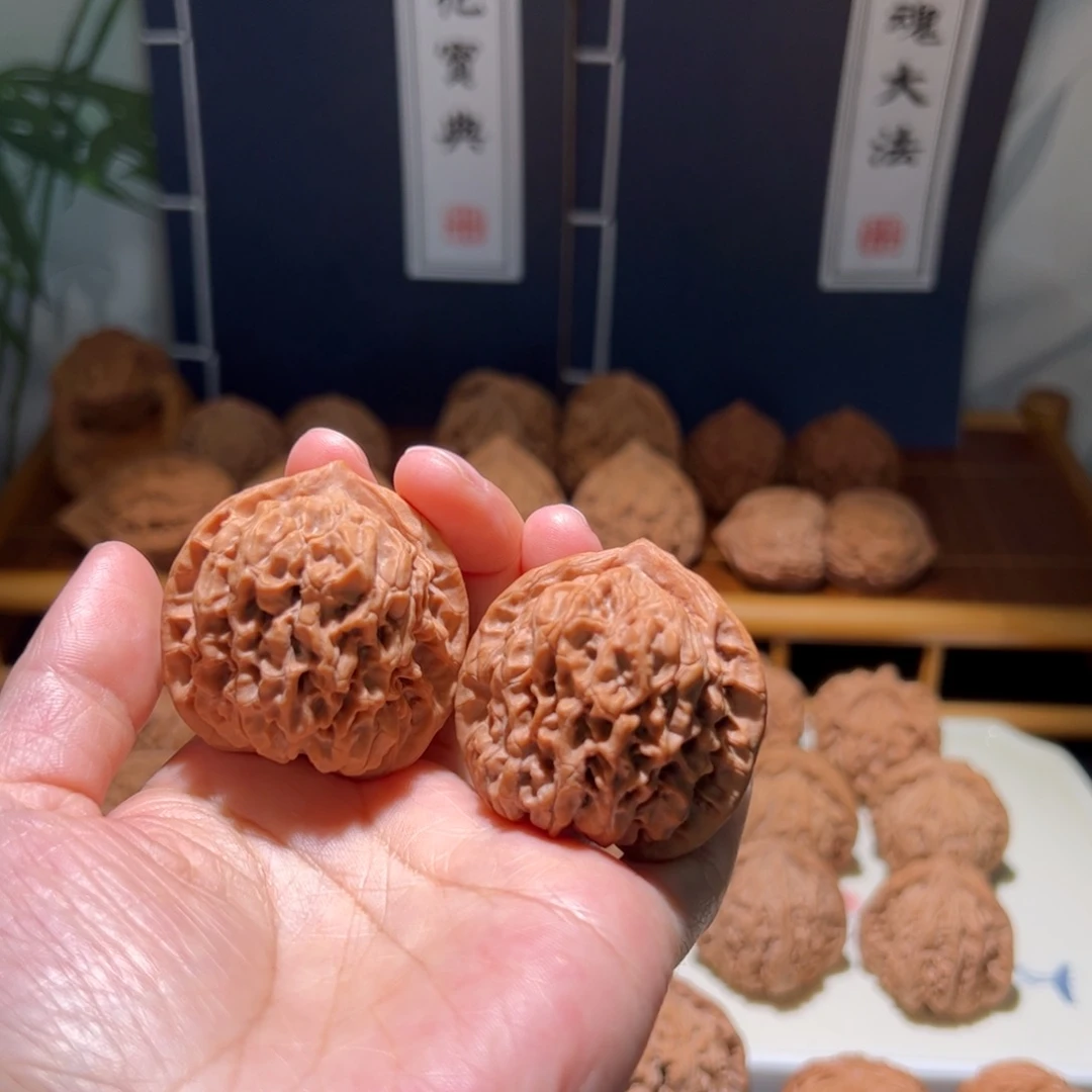 小****文玩核桃把件蛮荒石
