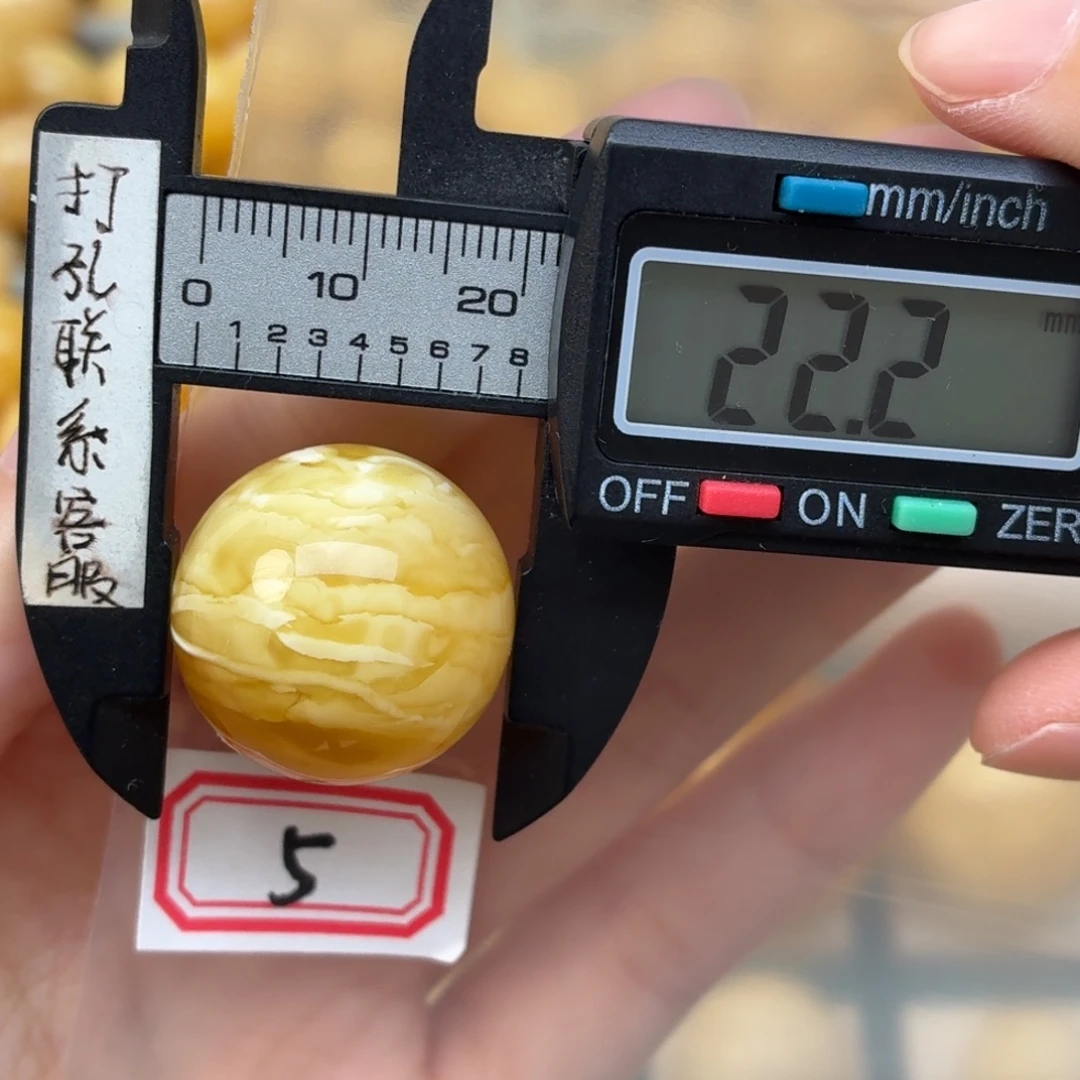 大***河裸石蜜蜡未镶嵌微瑕
