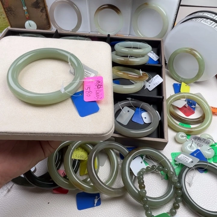 和田玉手镯未镶嵌玲珑美镯57.9