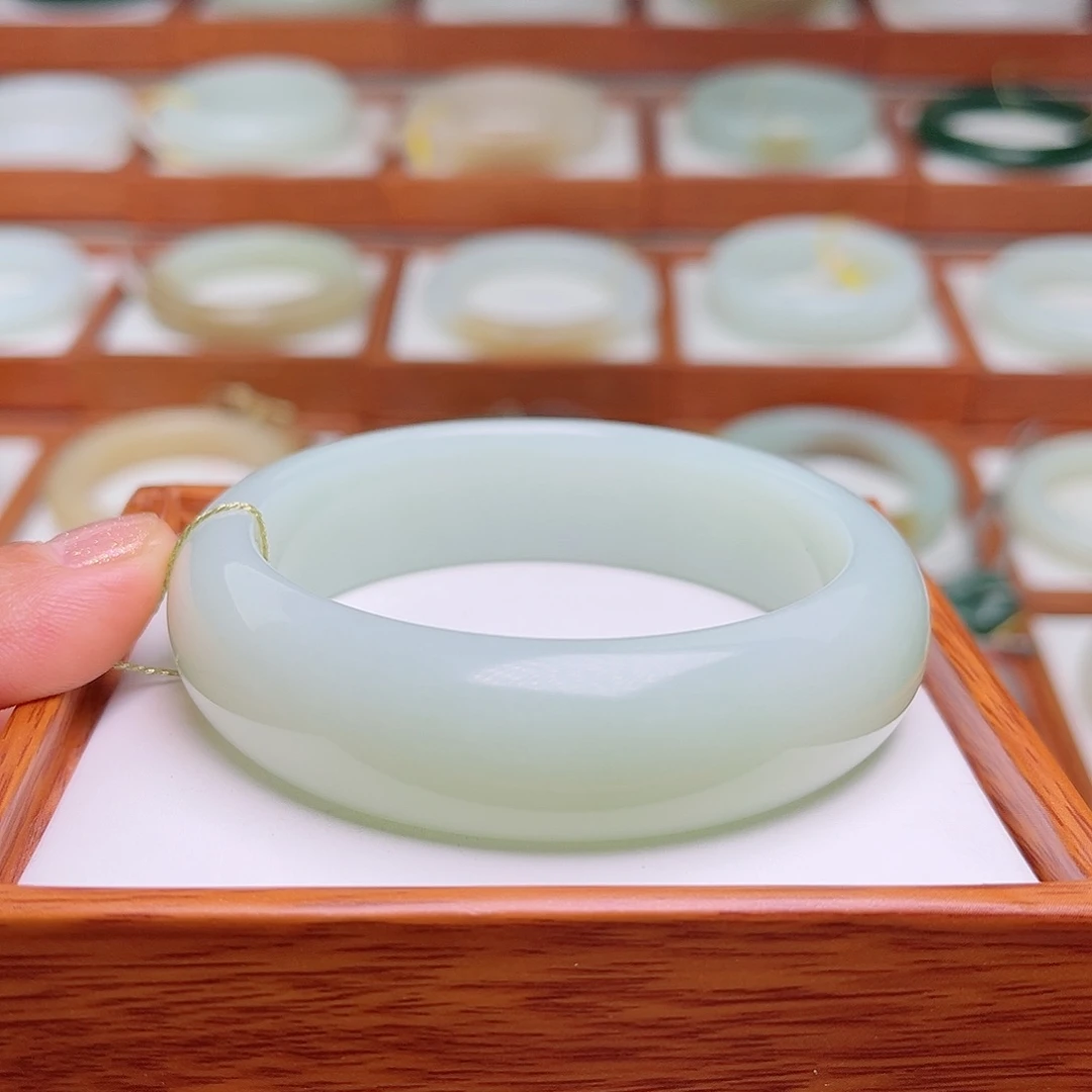 和田玉未镶嵌手镯60