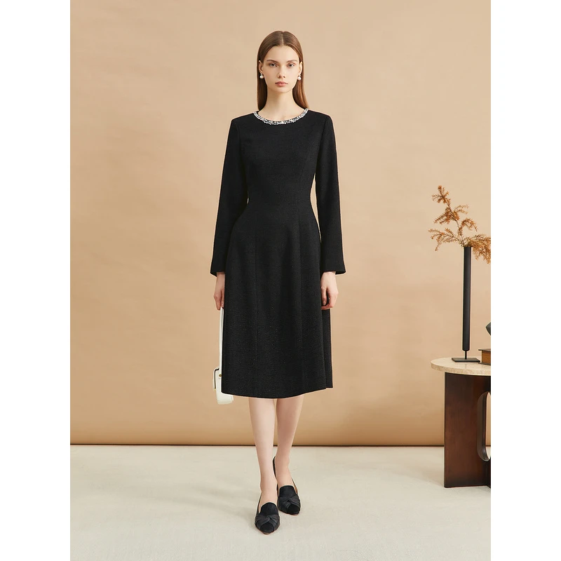 YINER音儿专选冬季新款小香风肌理感钉珠收腰连衣裙8C64505796